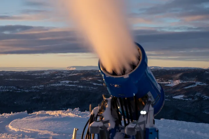 Snøkanon i solnedgang