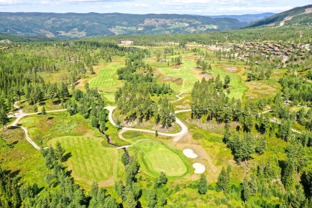 Dronebilde fra Nesfjellet golf