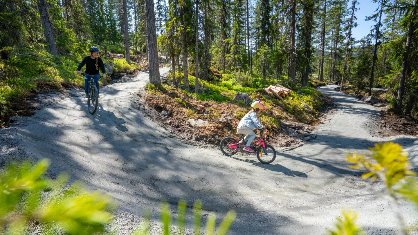 Syklister i Nesfjellet Bike Park