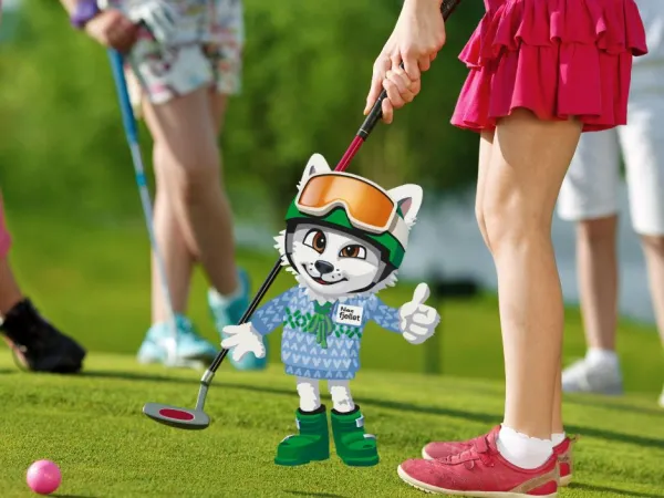 Nessy golf - putting competition on the practice green