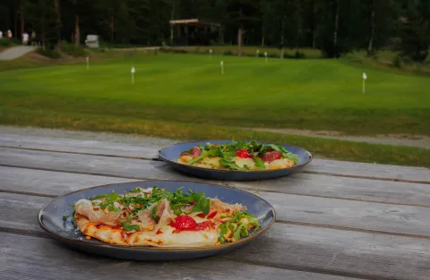 Pinsaer på golfkafeen