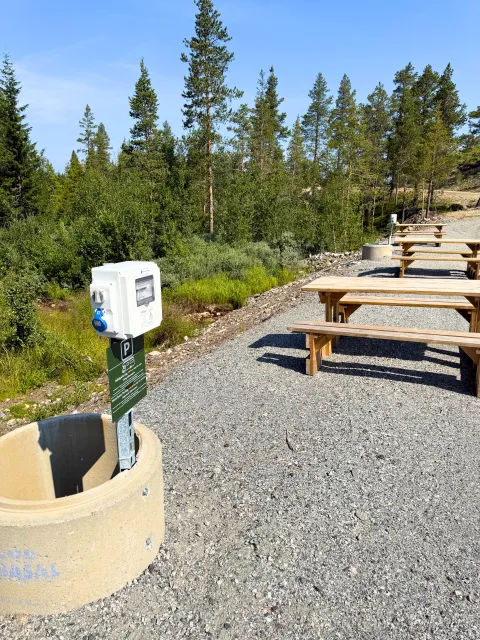 bord- og benkesett ved bobilparkering