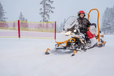 Et nærbilde av en billykt