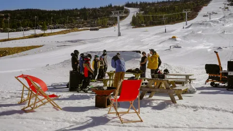 Nesfjellet Shred Camp samlet i bunn av parken