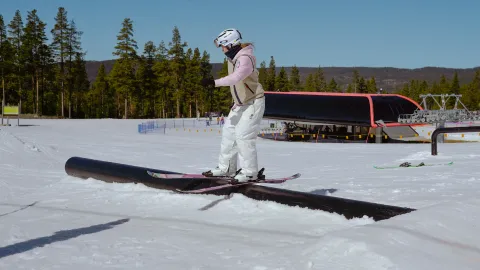 Skikjører på rail